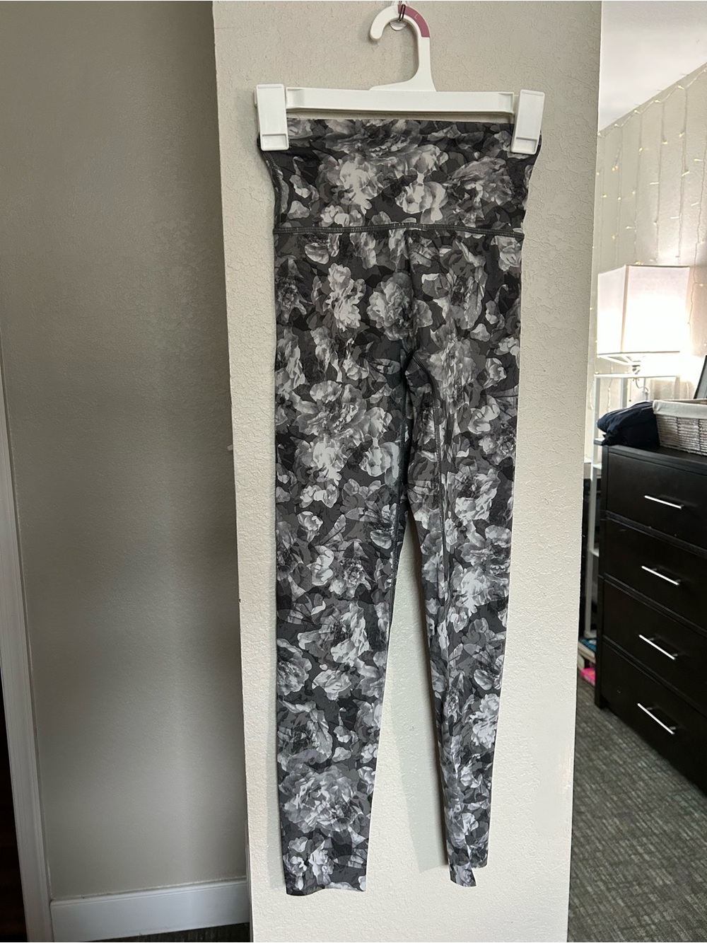 OFFLINE by Aerie Goals High Rise 7/8 Leggings Gray Floral Print size xs